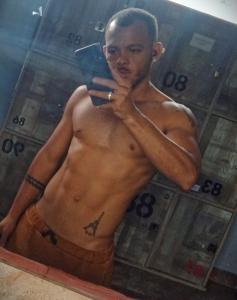 615649597: Chico busca chica en Sevilla