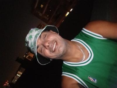 698812052: Chico busca chica en Barcelona