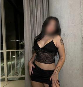 664630320: Chica busca chico en Sevilla