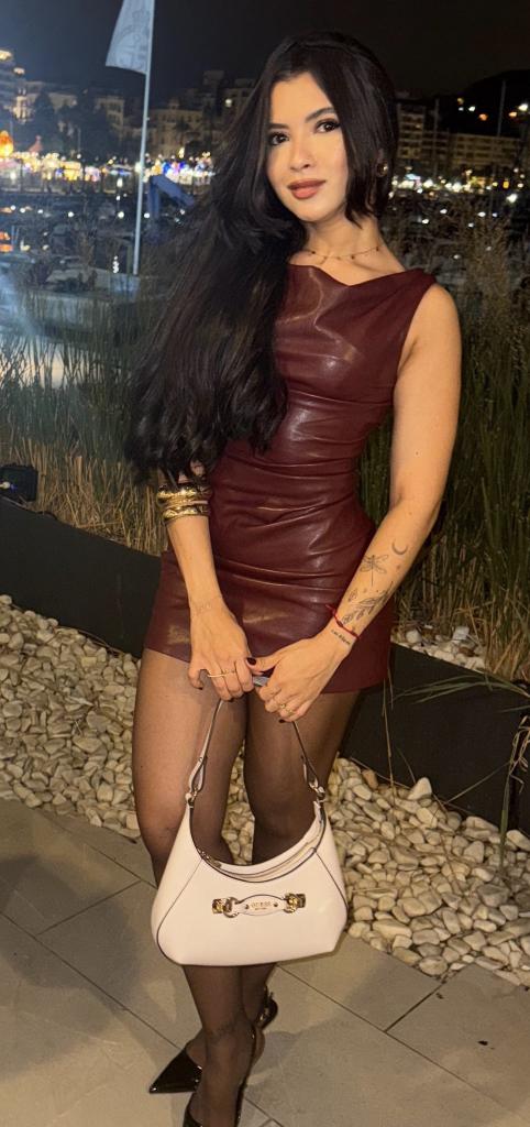 Chica busca chico en Alicante: Chica busca chico