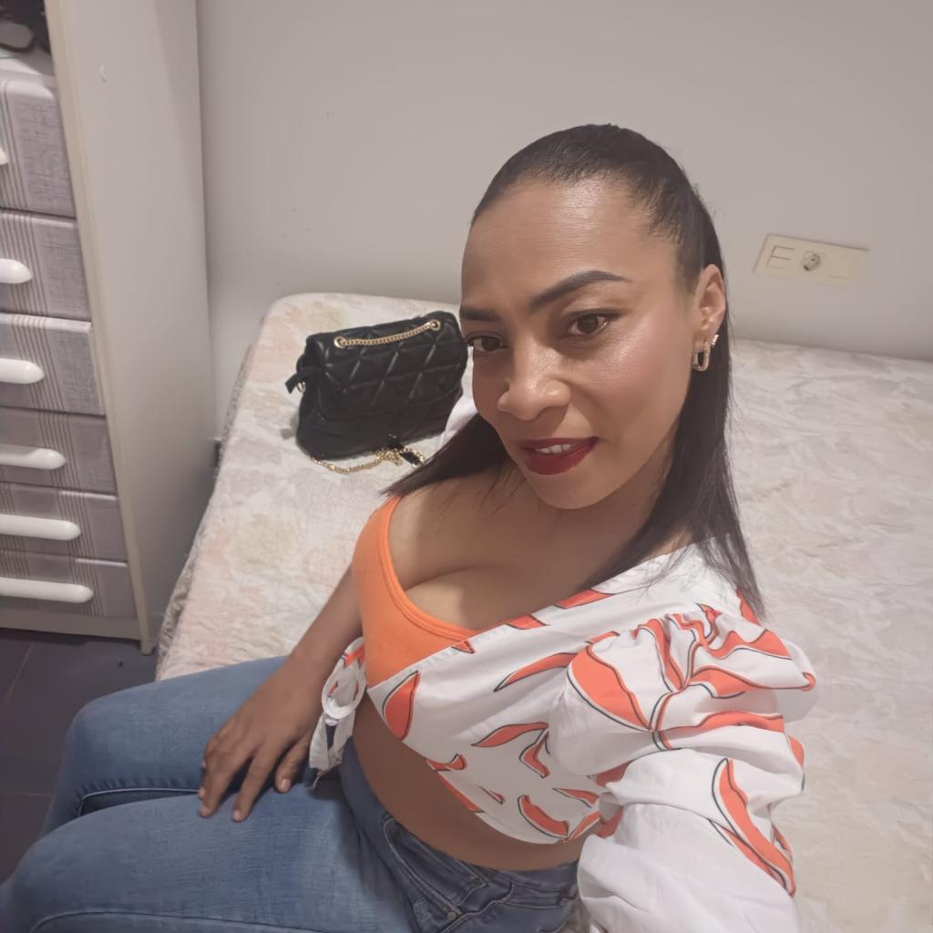655360870: Chica busca chico en Sevilla