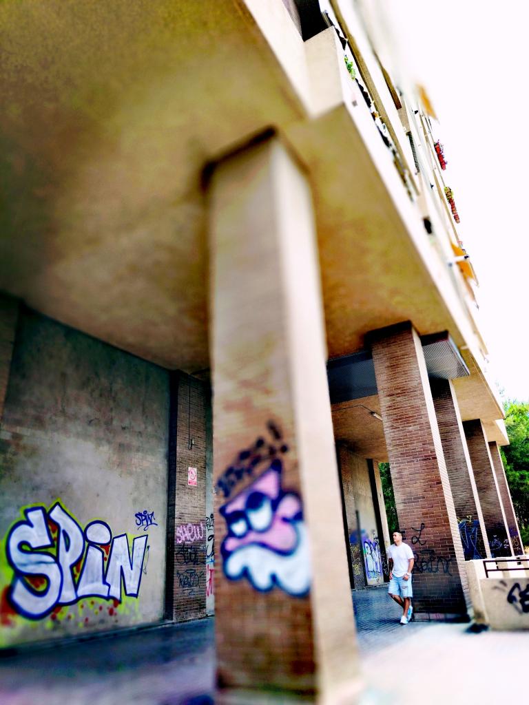 634215221: Chico busca chica en Barcelona