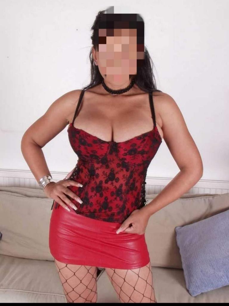 614839742: Chica busca chico en Barcelona