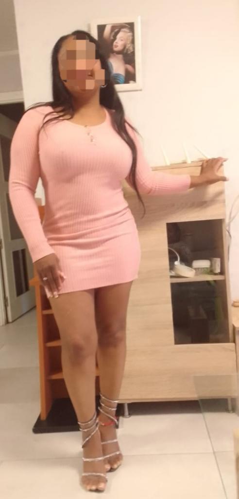 697302204: Chica busca chico en Sevilla