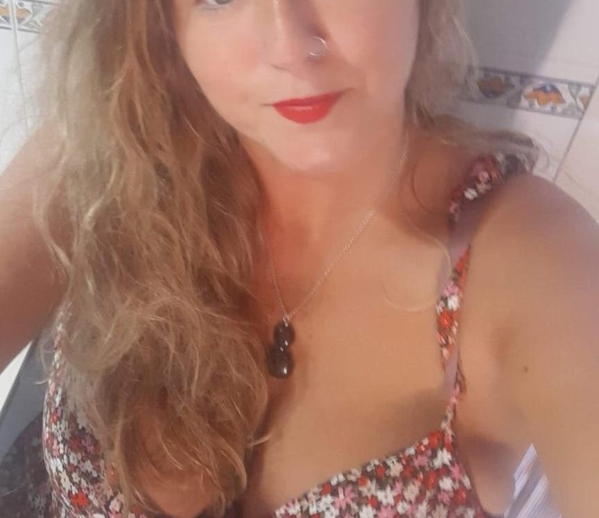 672504174: Chica busca chico en Gerona