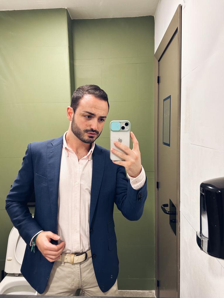 Chico busca chica en Sevilla: 