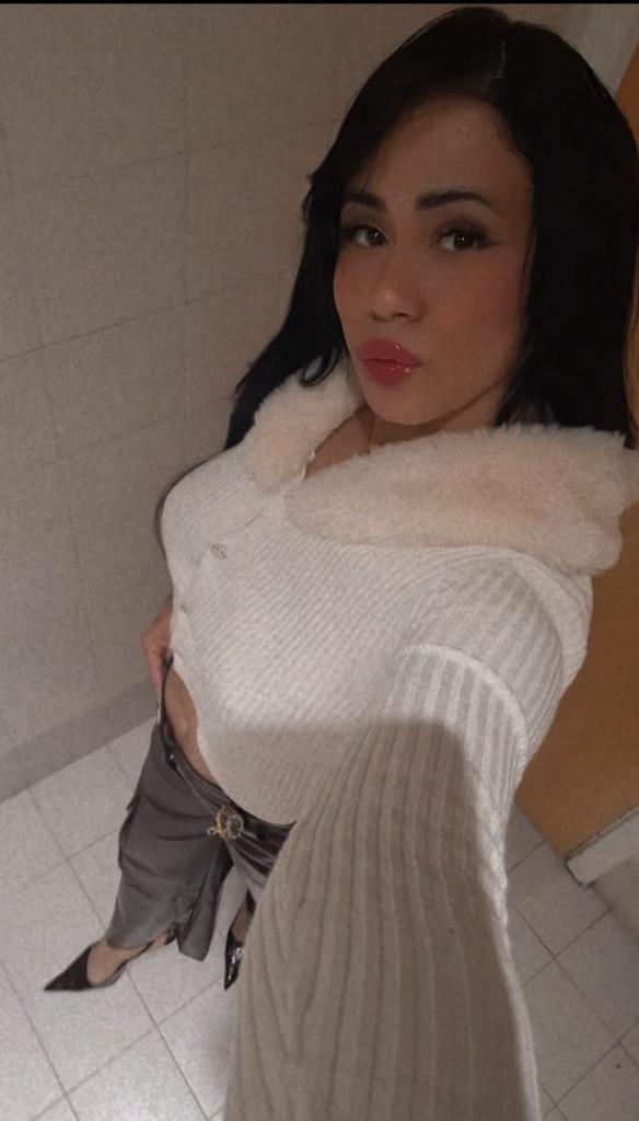 614318398: Chica busca chico en Almería