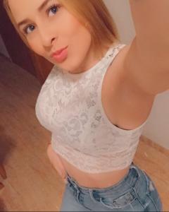 612277929: Chica busca chico en Barcelona