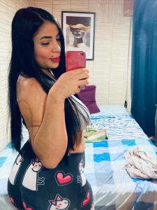 664705480: Chica busca chico en Sevilla