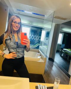 661465467: Chica busca chico en Orense