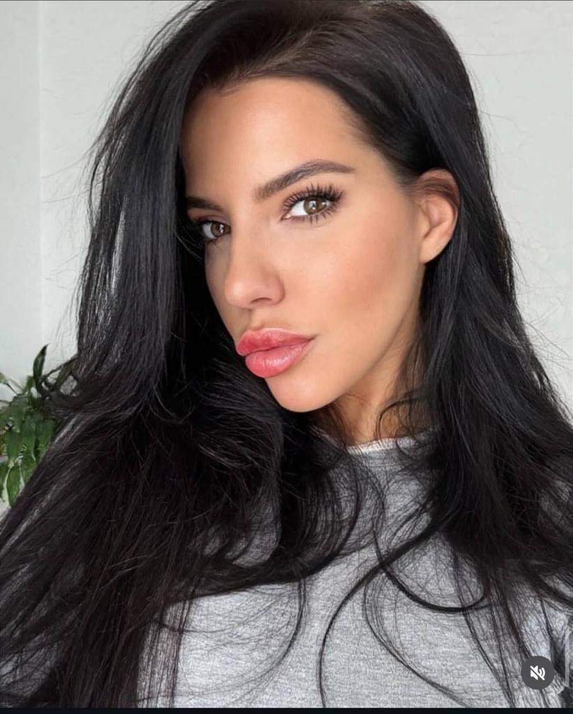 614307495: Chica busca chico en Almería