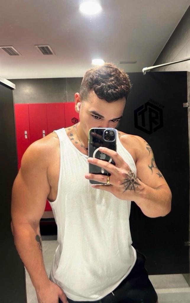 636457303: Chico busca chica en Cádiz