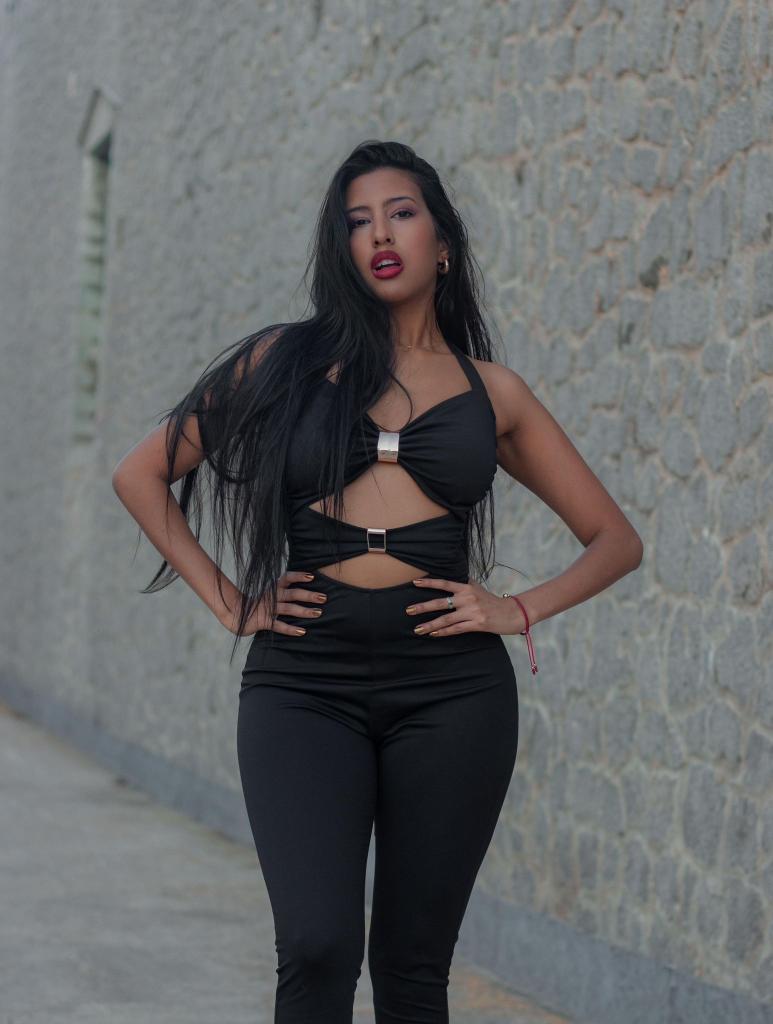 672643337: Chica busca chico en Madrid