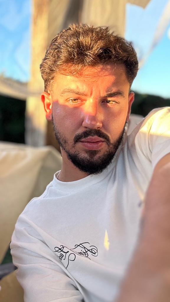 Chico busca chica en Málaga: 