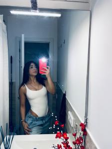 663872125: Chica busca chico en Barcelona