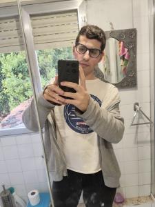 653748731: Chico busca chica en Pontevedra