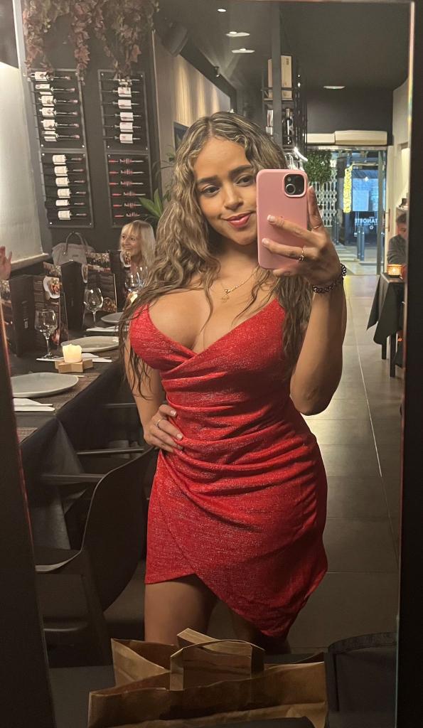 Chica busca chico en Alicante: Chica busca chico