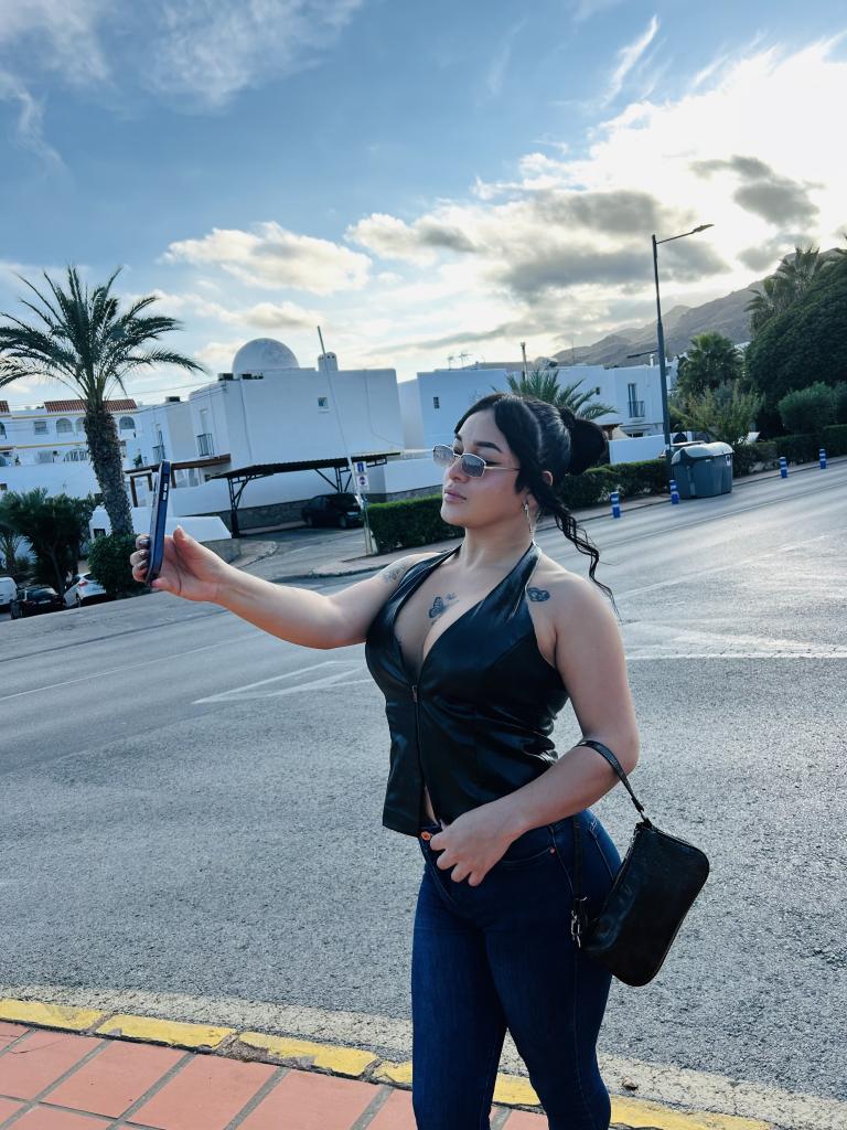 Travesti en Almería: Transexuales y Travestis