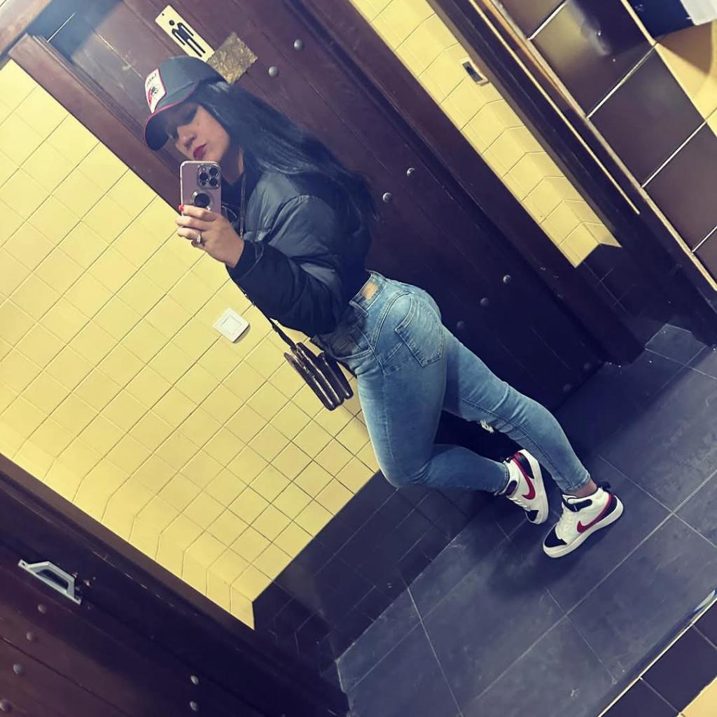 Chica busca chico en Granada: 