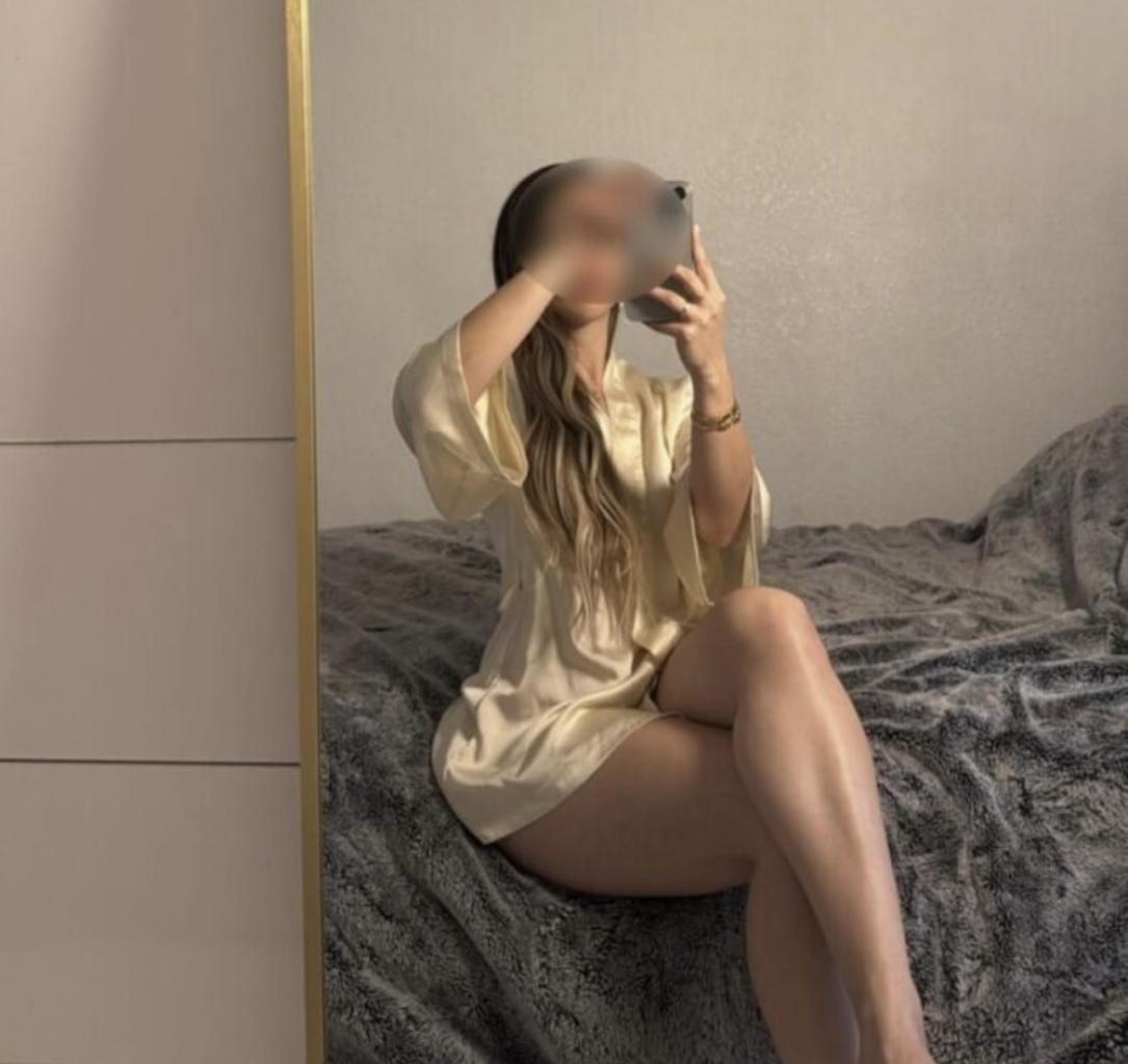 631384769: Chica busca chico en Barcelona