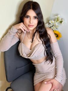 664036222: Chica busca chico en Barcelona