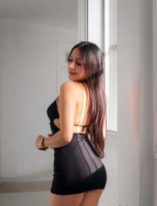 631194153: Chica busca chico en Ibiza