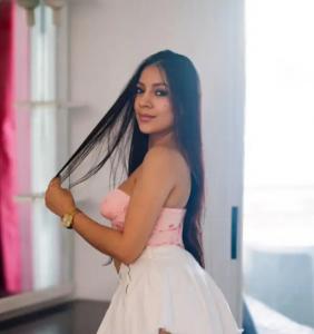 631194153: Chica busca chico en Ibiza