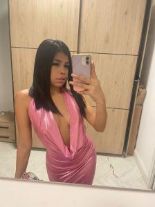 631086796: Chica busca chico en Barcelona