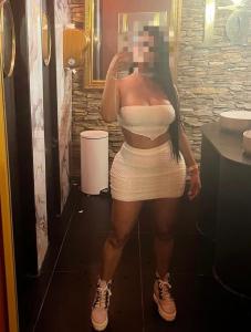 677240475: Chica busca chico en Orense