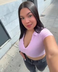 631086796: Chica busca chico en Barcelona