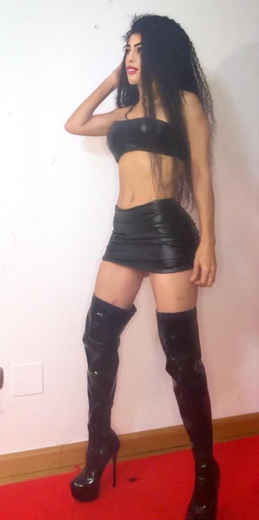 667771170: Chica busca chico en León