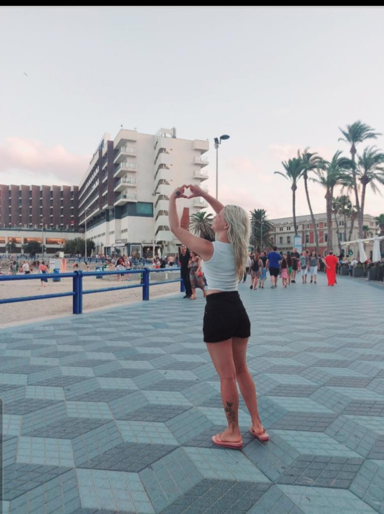 Chica busca chico en Cádiz: 