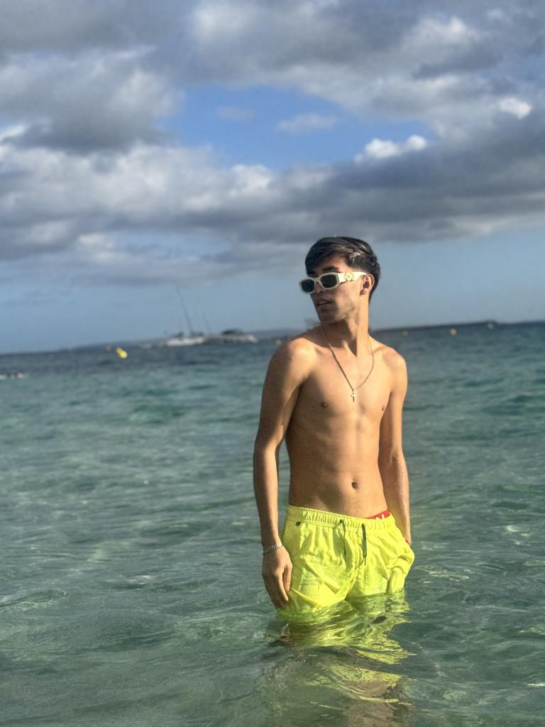 Chico busca chica en Ibiza: 