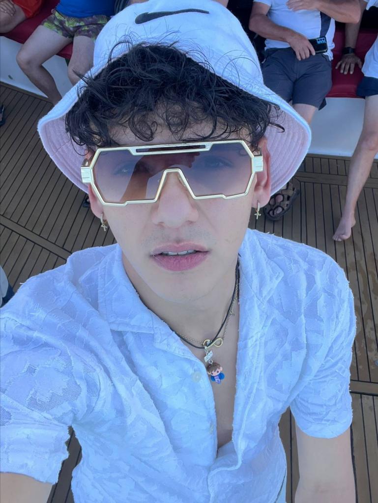 Chico busca chica en Granada: 