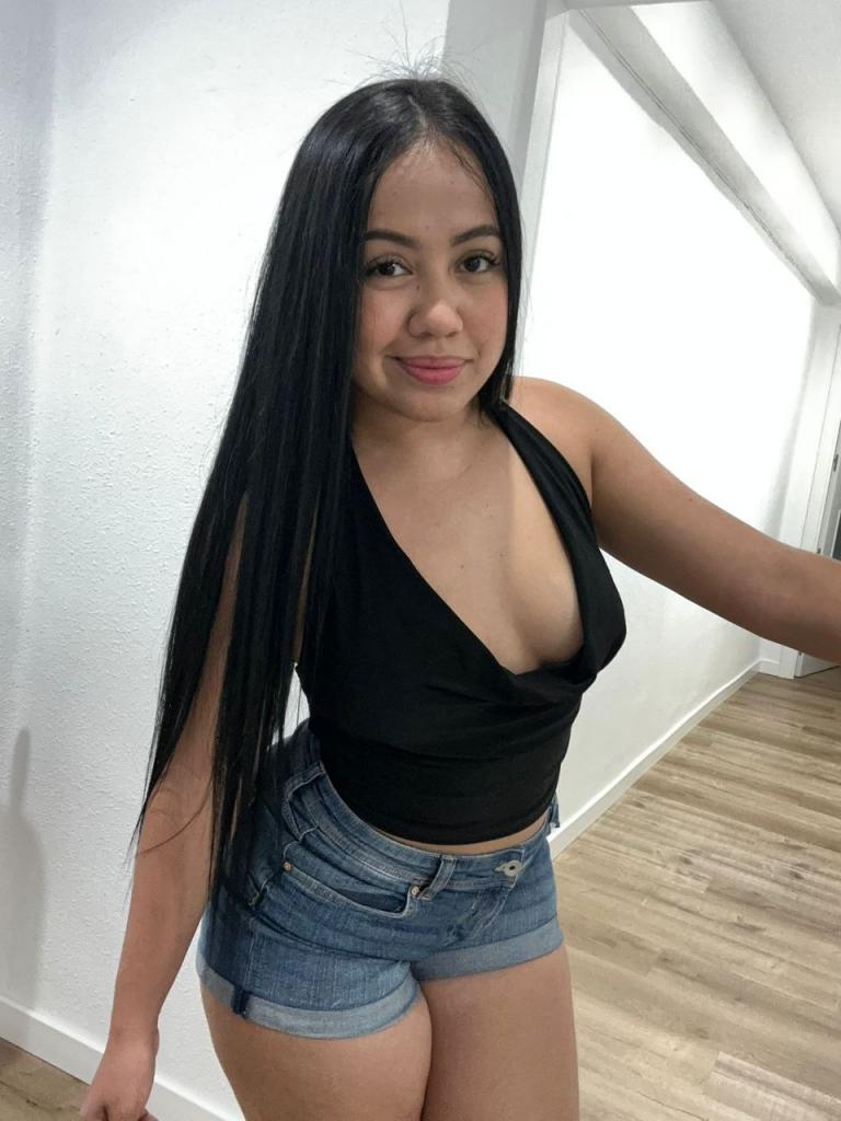 658438742: Chica busca chico en Cantabria