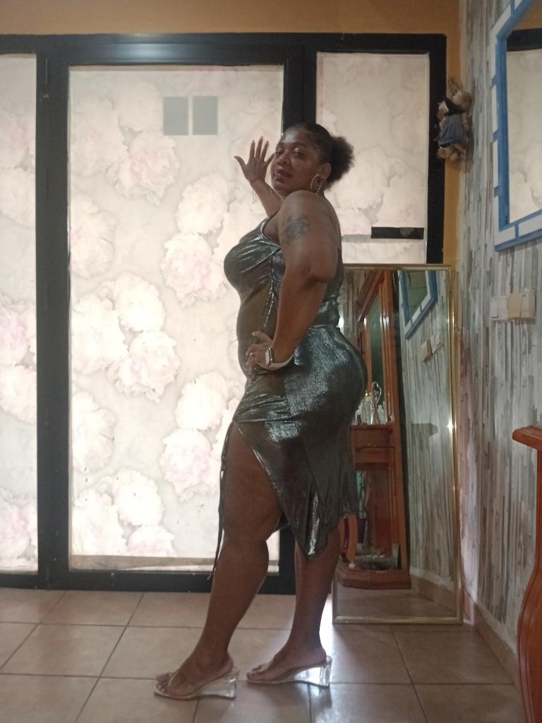 695980486: Chica busca chico en Sevilla