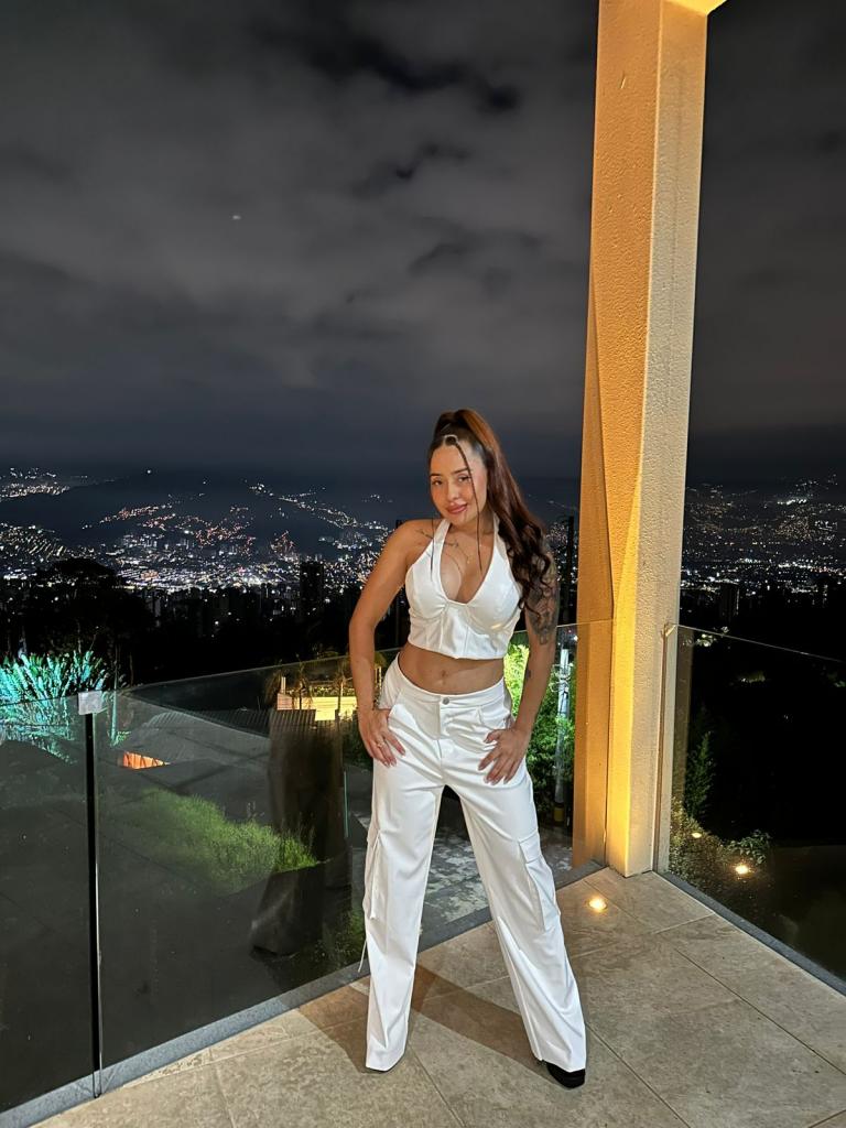 604288219: Chica busca chico en Cantabria