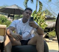 647236282: Chico busca chica en Valencia