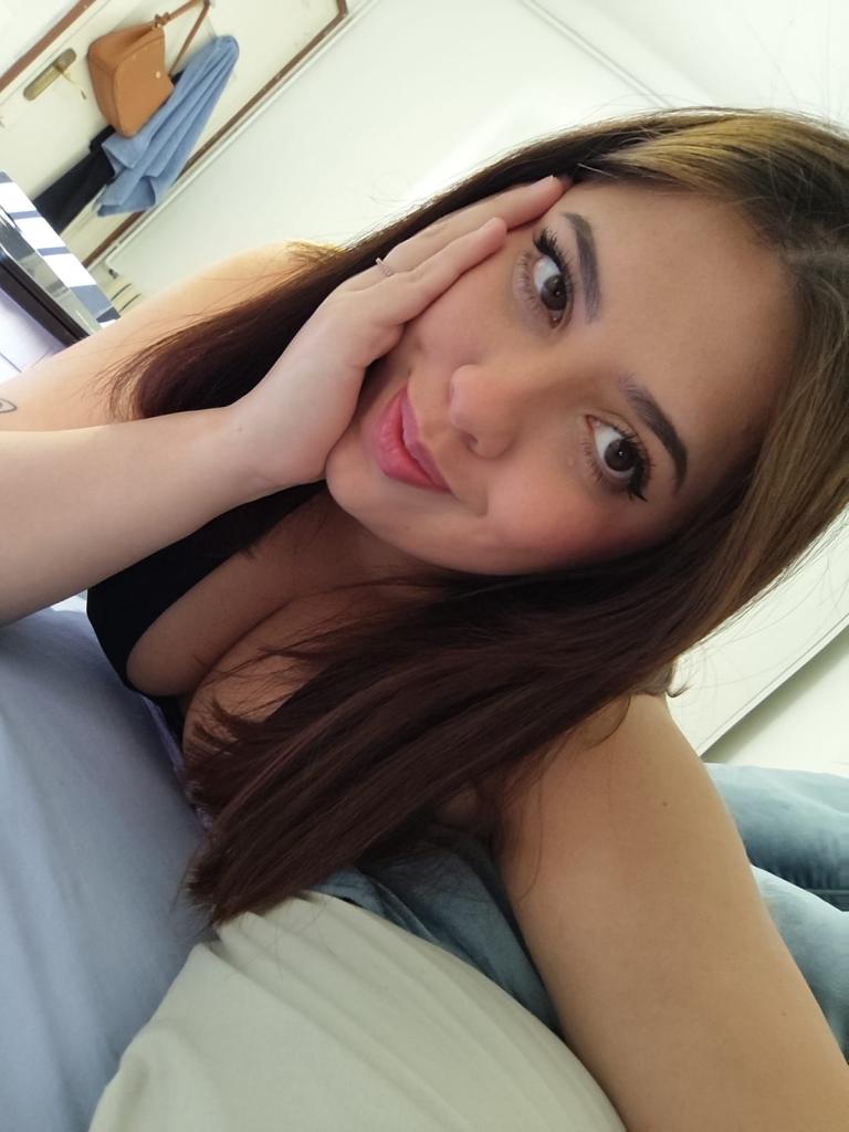 667689085: Chica busca chico en Barcelona