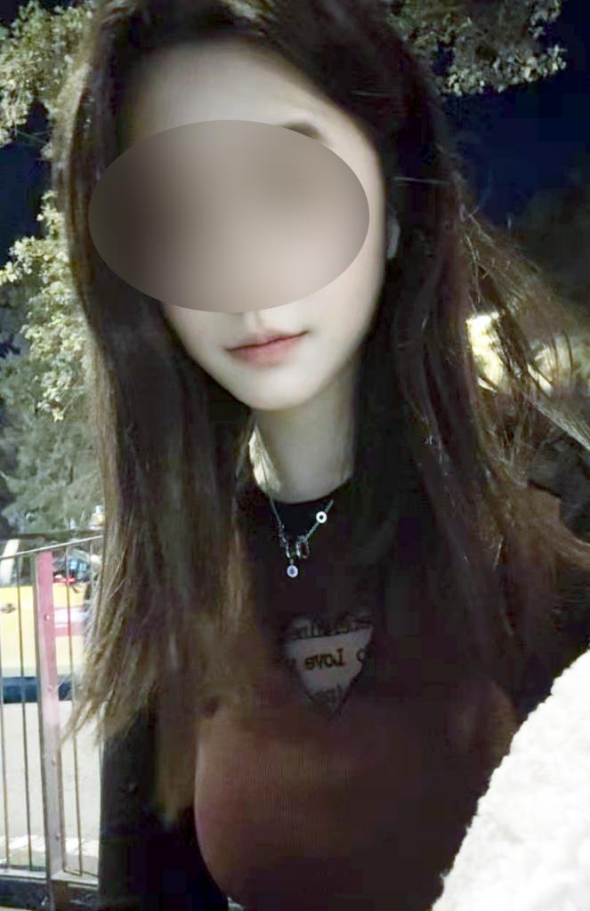 653450000: Chica busca chico en Barcelona