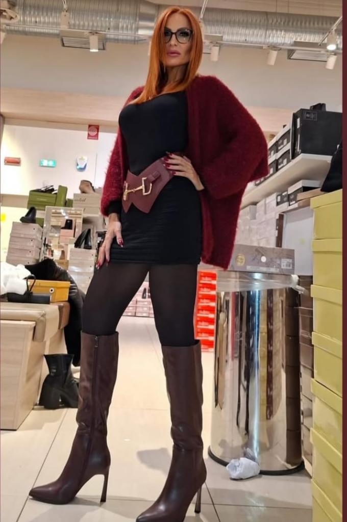 613967170: Chica busca chico en Sevilla