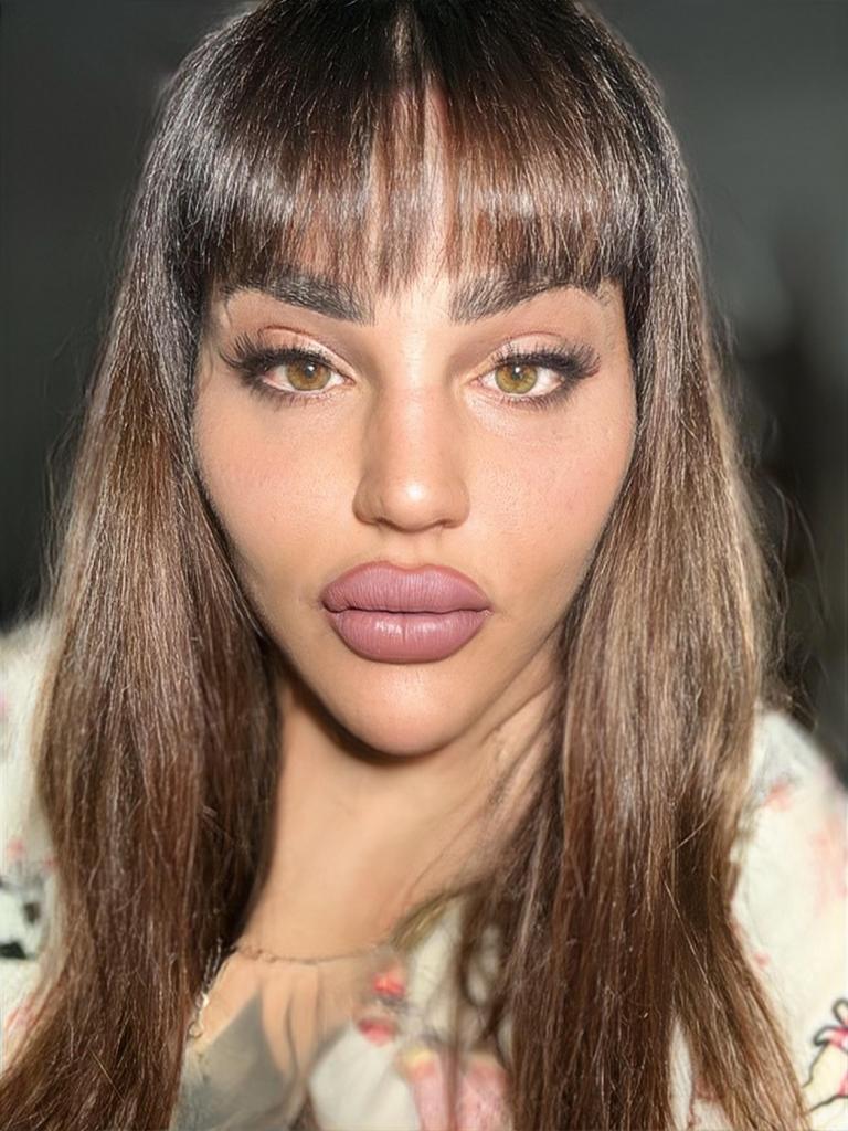 742048285: Travesti en León