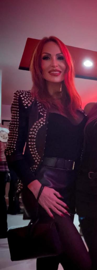 613967170: Chica busca chico en Sevilla