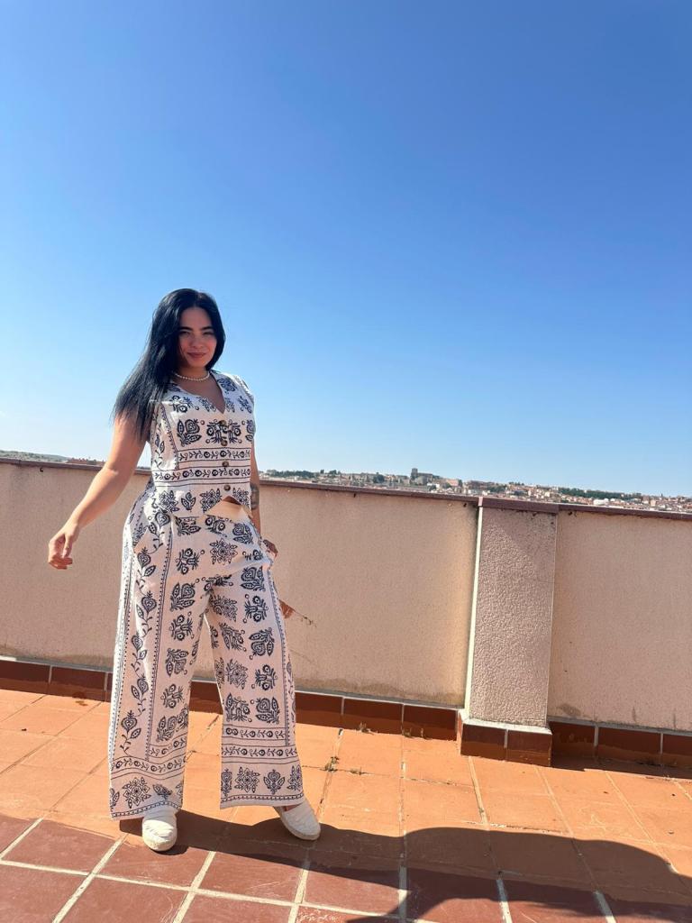 691277102: Chica busca chico en Barcelona