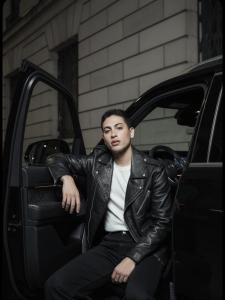 610880128: Chico busca chica en Alicante