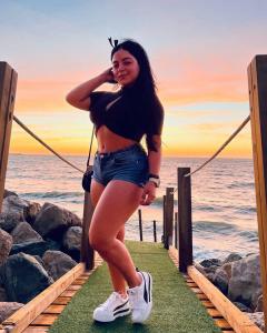 664299267: Chica busca chico en Granada