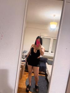 667478355: Chica busca chico en Madrid