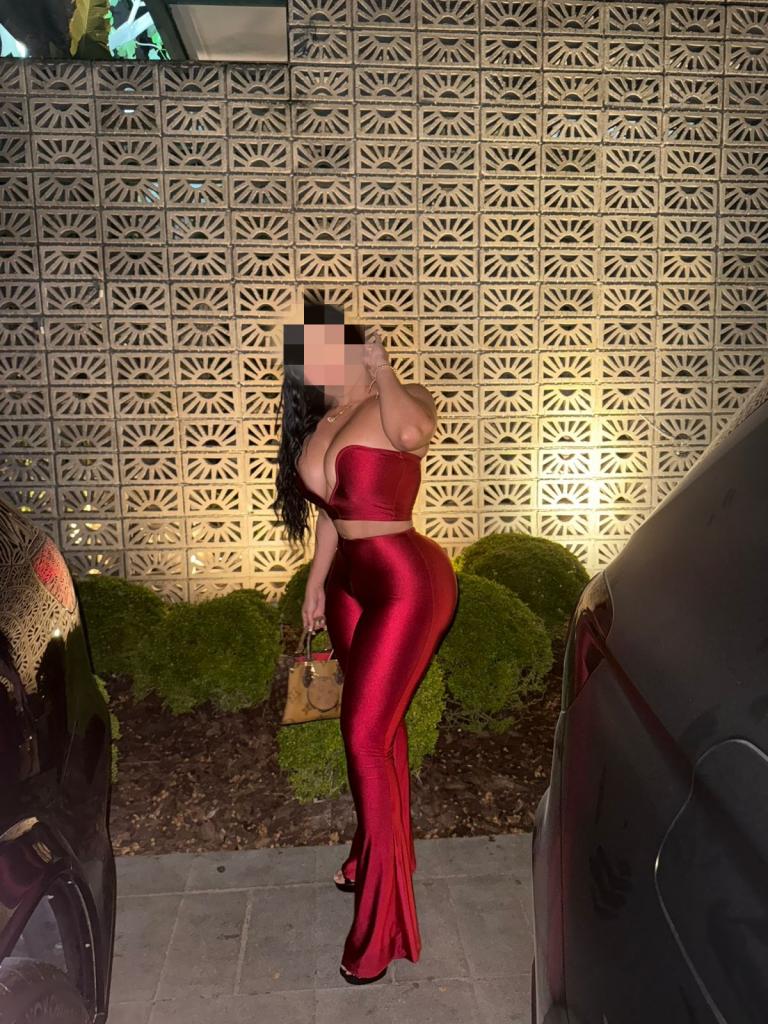 687888529: Chica busca chico en Barcelona