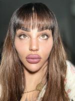 742048285: Travesti en León