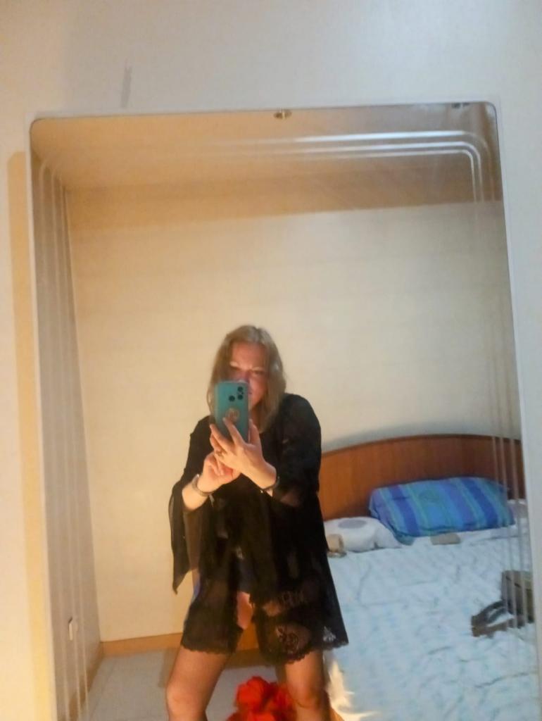 662318285: Chica busca chico en Barcelona